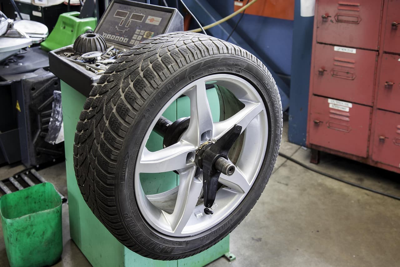 Wheel on a tyre balancing machine